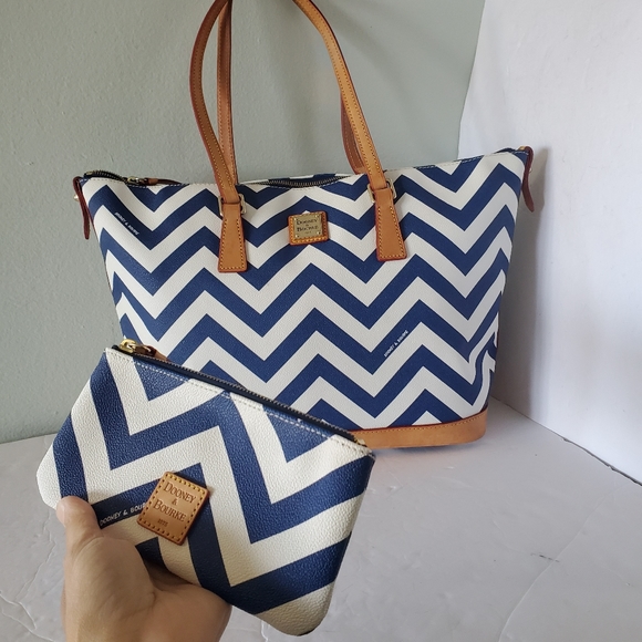 Dooney & Bourke Handbags - Authentic Dooney and bourke tote bag with wallet